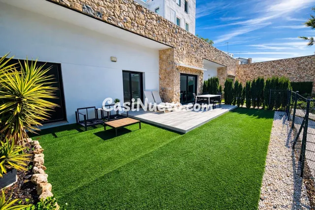 Elegante apartamento en planta baja con jardín privado en So