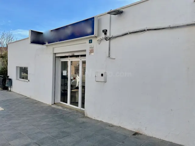 Local comercial en Buñol, calle principal, de 125 m2, 63 m2 