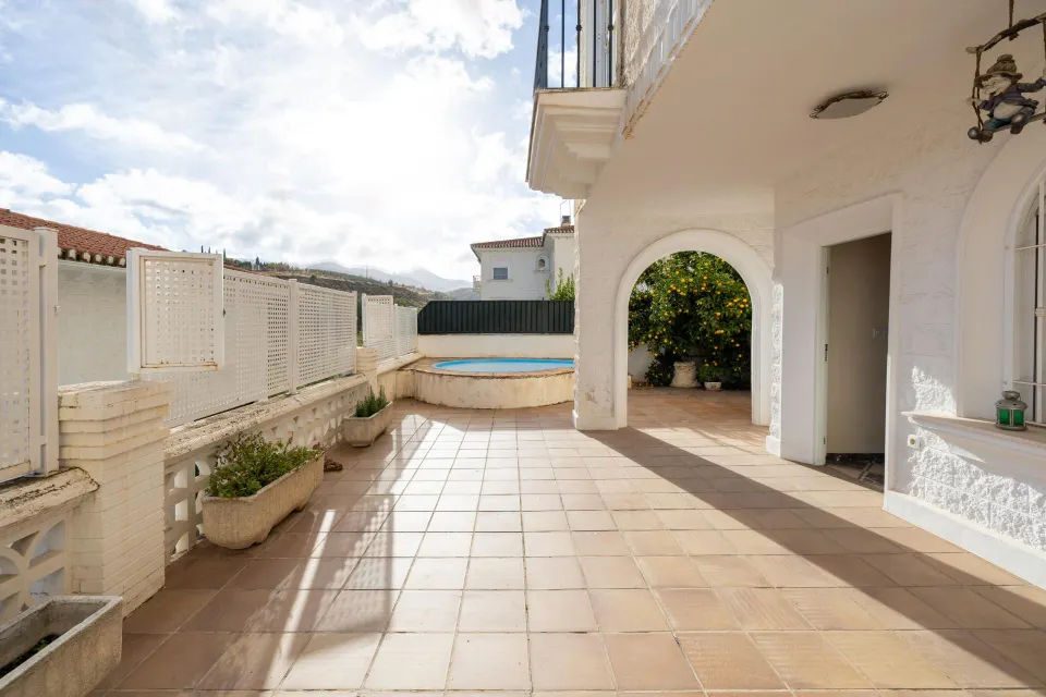 ¡Espectacular vivienda en Gójar con piscina propia!