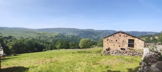 CABAÑA PASIEGA PARA REFORMAR EN ENTORNO PRIVILEGIADO.- - foto 2