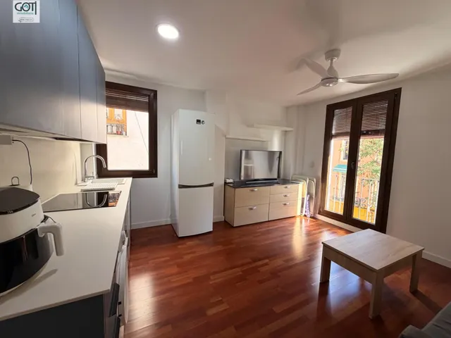 Acogedor Apartamento Reformado en el Corazón de Granada - foto 2