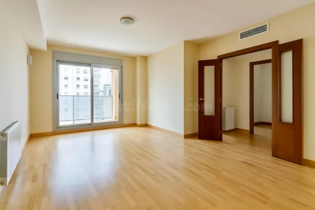Amplia vivienda exterior con garaje y trastero - foto 3