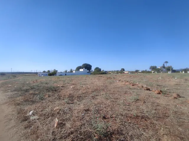 SUELO SIN EDIFICAR EN LAS LOMAS. FUTURO PROYECTO DE INVERSIÓN — 12