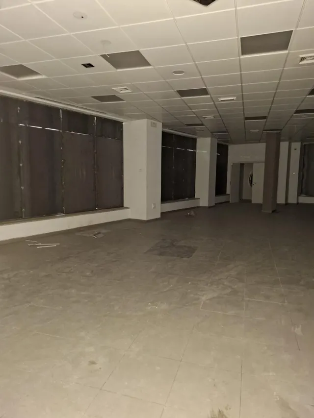 SE VENDE LOCAL EN RENTABILIDAD EN CALLE MAURICIO LEGENDRE 4. — 13
