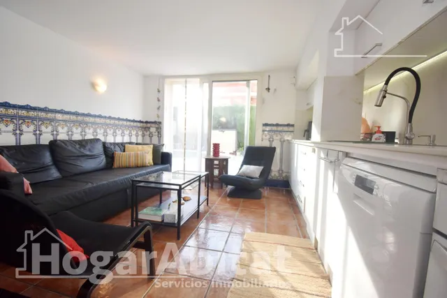 Atractivo chalet amplio con piscina privada, garaje y terraza, todo amueblado y cerca de la playa. — 50