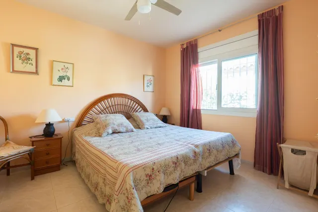 Casa en Riumar con parcela de 600 m2, piscina, garaje, jardín y parking para dos coches — 19