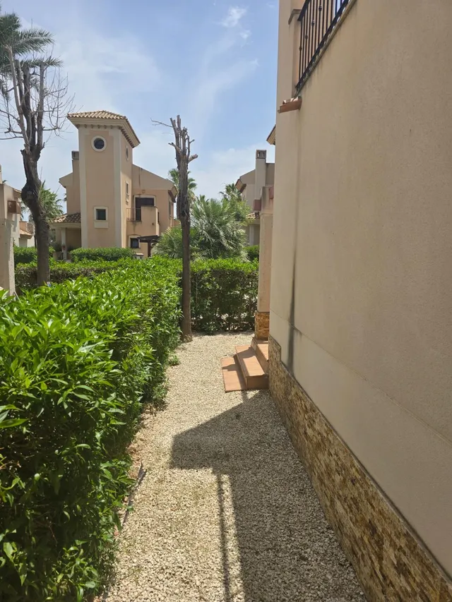 ADOSADO CON JARDÍN Y PISCINA COMUNITARIA EN CAMPO DE GOLF — 35
