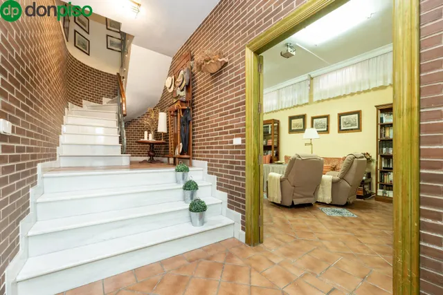 CHALET ADOSADO EN URBANIZACIÓN ADORATRICES — 42