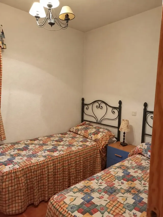 Chalet independiente de una sola planta con parcela llana de 955 m2 en una de las mejores zonas de la urbanización Nueva Sierra. — 16