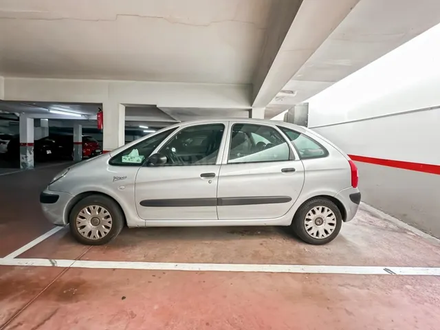 Parking amplio en Sant Andreu con extra espacio. - foto 4