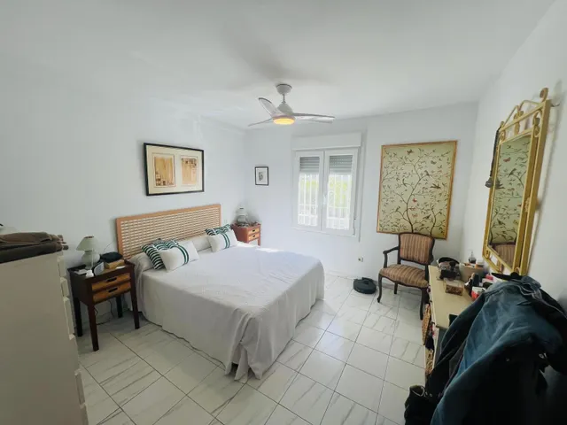 PAREADO EN VENTA EN LA COLINA A UN PASO DE LA PLAYA. — 23