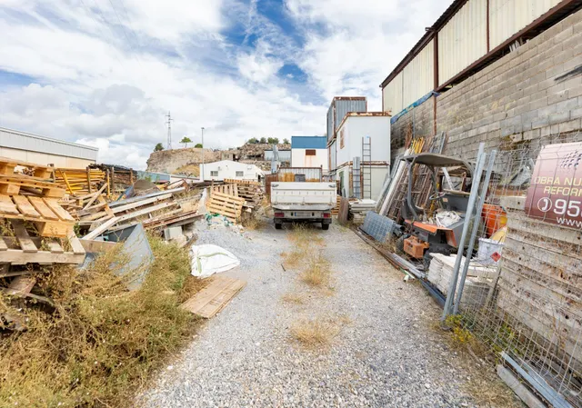 Parcela industrial en poligono industrial las canteras. — 8