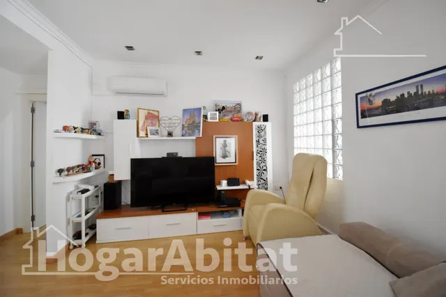 Extraordinaria amplitud en este luminoso primer piso con terrazas y trastero — 17