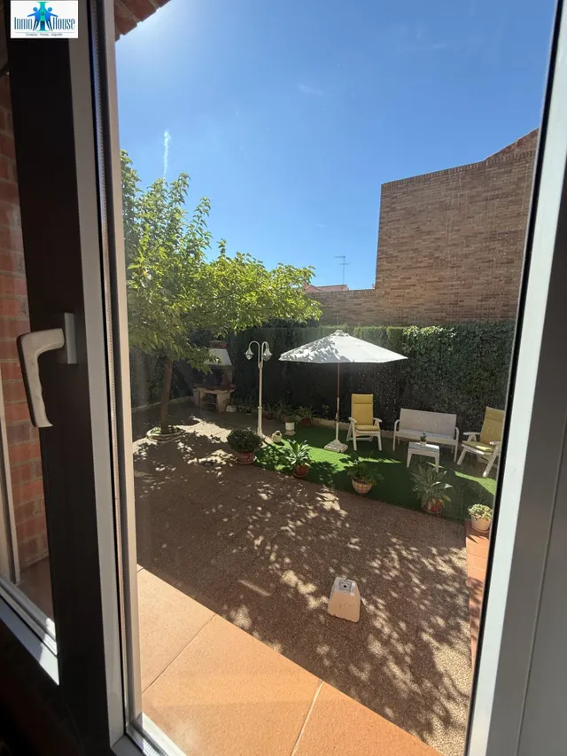 INMOHOUSE VENDE PAREADO — 31