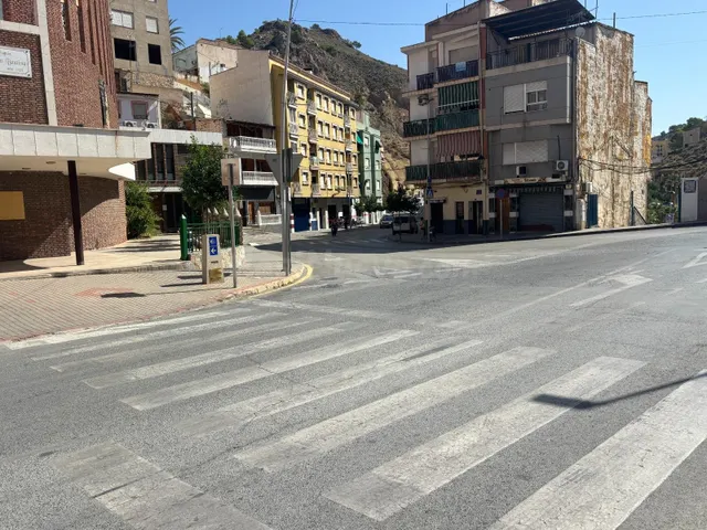 Local comercial en esquina a estrenar, casi 300 m2, Avda. de - foto 5