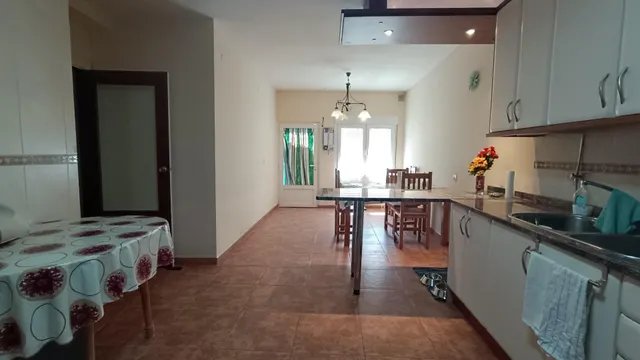 CASA EN VENTA EN MORALES DEL VINO (ZAMORA), 5 DORMITORIOS, BAÑO, BUHARDILLA, BODEGA, JARDÍN, GARAJE... — 6