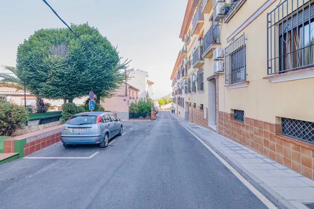 Piso, cohera y trastero en La Zubia — 2