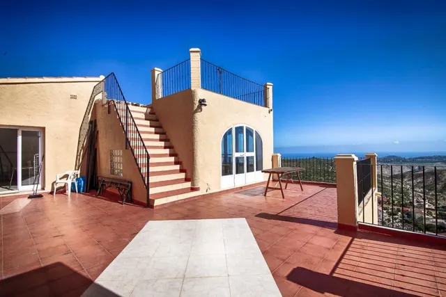 VILLA AUTÉNTICA ESPAÑOLA CON IMPRESIONANTE VISTA PANORÁMICA AL MAR — 3