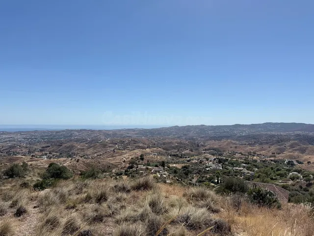 Terreno agrícola con vistas a mar y montaña en Mijas - foto 2