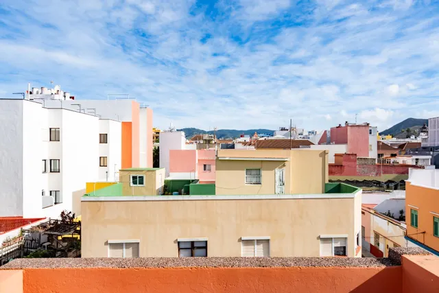 Casa de 4 plantas en zona céntrica de La Laguna · Ideal para inversores y familias numerosas · Muchas posibilidades — 38