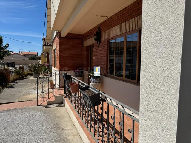 CHALET EN VENTA CON 3 DORMITORIOS, GARAJE, PATIO Y MERENDERO