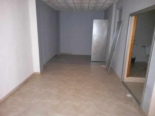 SE VENDE LOCAL — 8