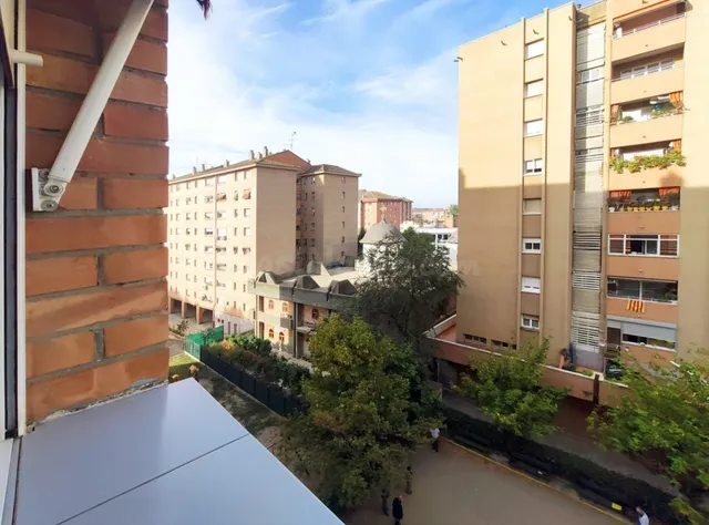 ? Amplio piso de 3 dormitorios con parking — 38