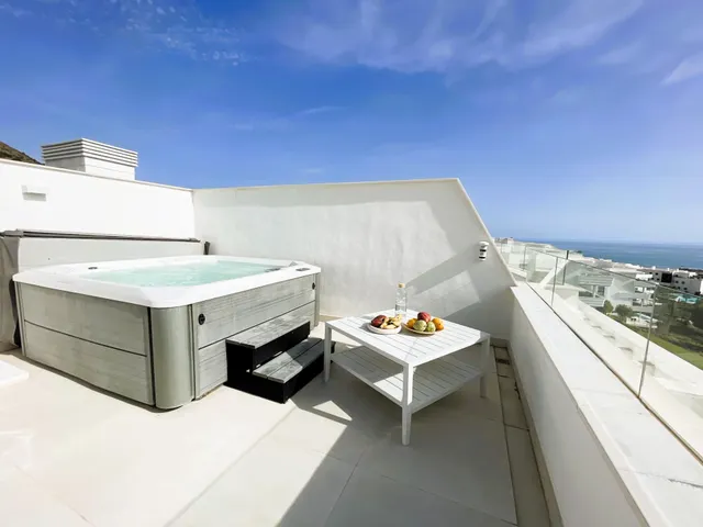 En venta: Espectacular ático de 2 dormitorios con jacuzzi privado y licencia de alquiler vacacional en Higuerón West, Costa del Sol — 29