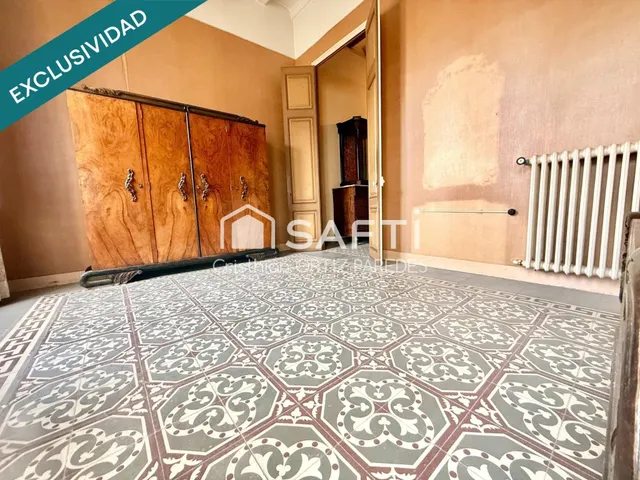Se vende gran propiedad  para reforma completa. — 16