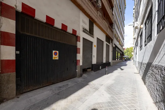 Piso y cochera en venta junto Acera de Darro. — 36