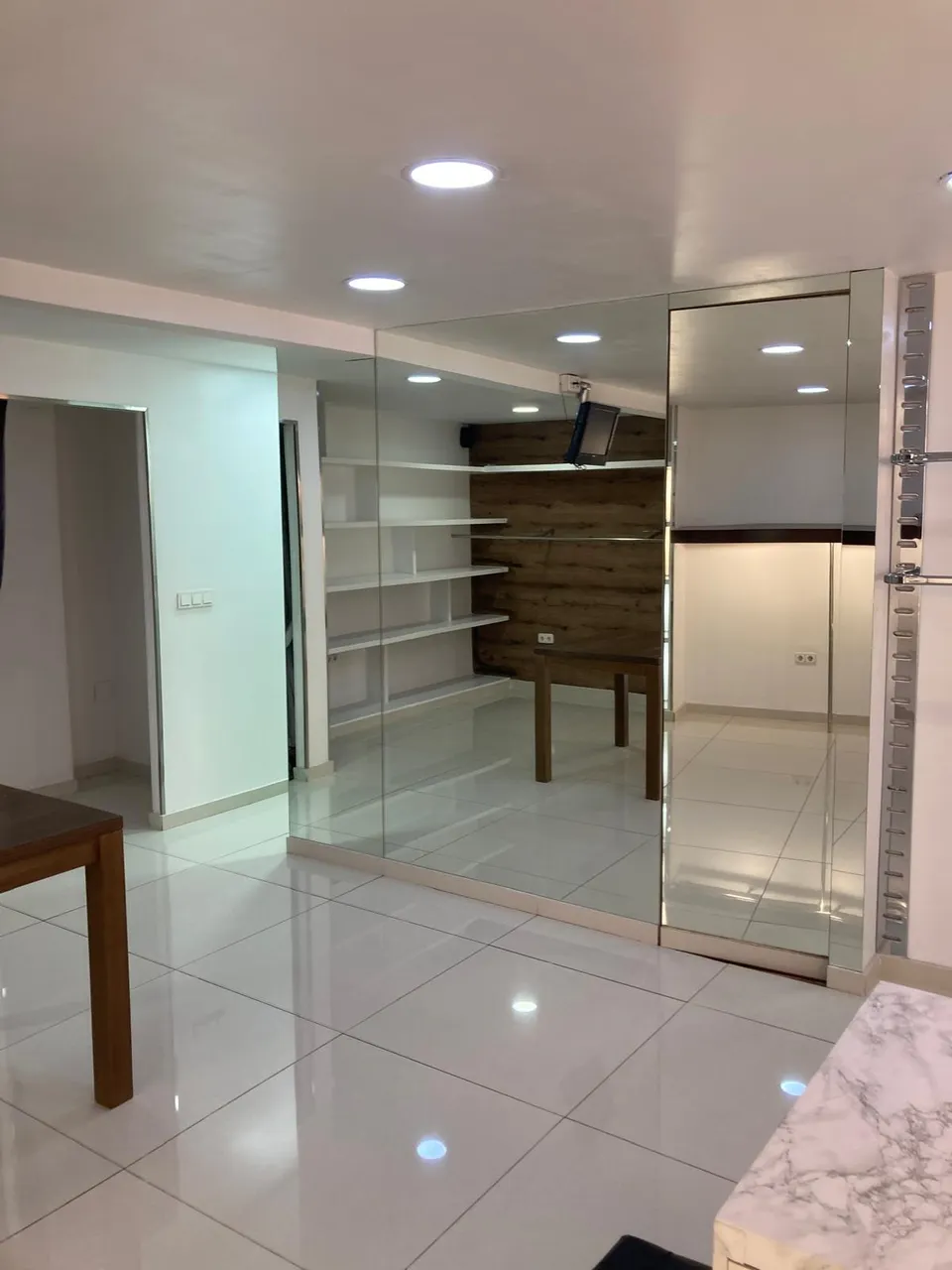 SE VENDE LOCAL MUY CÉNTRICO (para invertir)