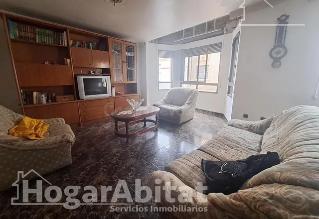 ¡DOS EN UNO! AMPLIA CASA CON GARAJE, TERRAZA Y TRASTERO, Y L - foto 2