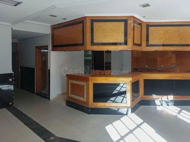 Local Comercial en Venta: Bar-Cafetería con Salida de Humo - foto 3