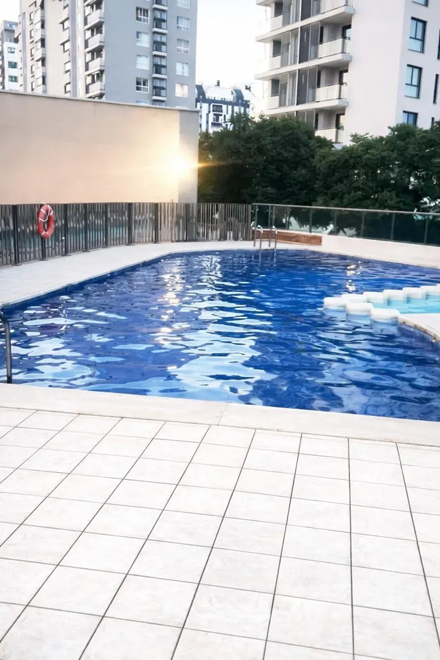 Piso en edificio moderno con piscina en La Punta - foto 4