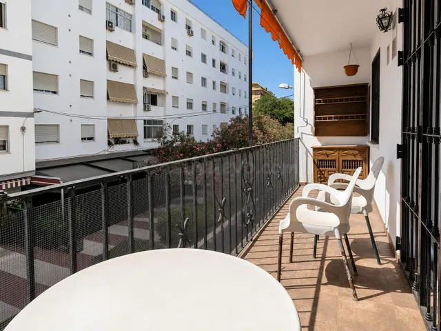 PISO DE 110 M2 CON TRES DORMITORIOS DOBLES Y TERRAZA EN EL C - foto 2