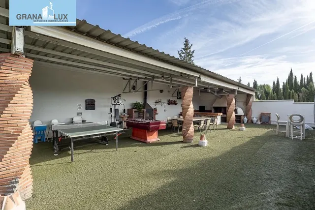 Chalet independiente con pozo propio y placas solares — 30