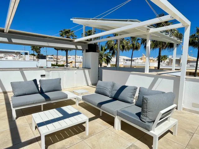 Villa independiente con piscina privada, solárium y vistas a la laguna en Moncayo — 40