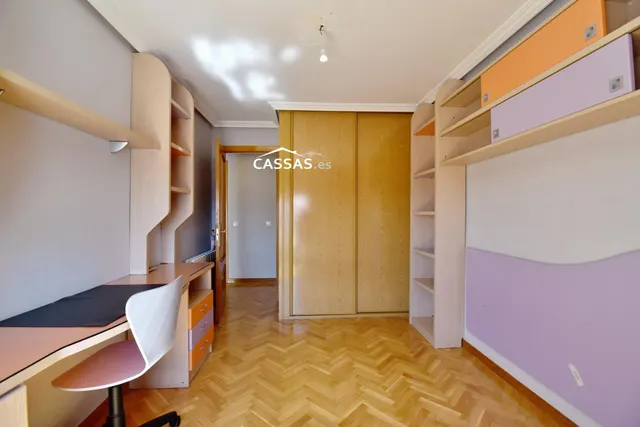 ZONA CENTRO-  Piso de 3 dormitorios y terraza. Ascensor. — 46