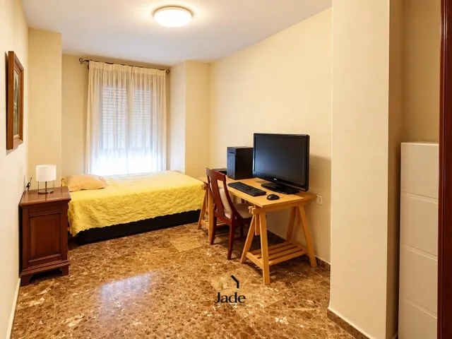 AMPLIO PISO DE 4 DORMITORIOS JUNTO A LAS TENDILLAS, CON GARAJE EN EL MISMO EDIFICIO — 20