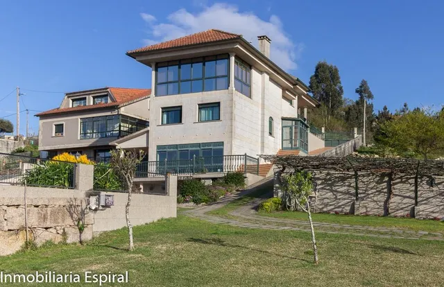 ¡Impresionante Chalet Familiar en Mogor, Marín! — 47