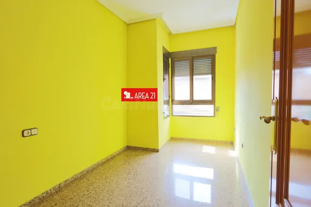 CASA DE PUEBLO CON GARAJE Y VARIAS TERRAZAS - foto 4