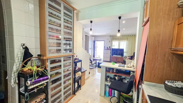 Se vende un adosado de 2 dormiotrios y 2 baños en comunidad  - foto 5