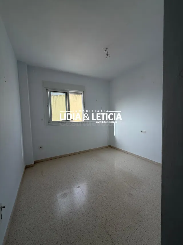Piso VPO en Zona Pablo VI Montecarmelo Alcala de Guadaria - foto 3