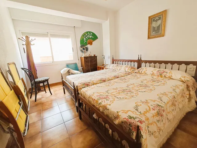 Piso de 4 dormitorios en primera línea de La Colonia con espectaculares vistas a la playa — 17