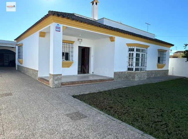 Casa de una sola planta con jardín en Rompeserones - foto 2