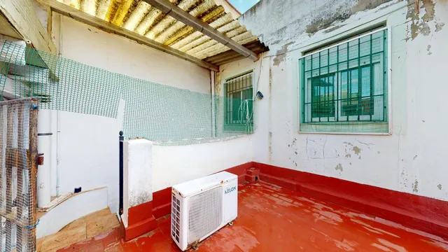 En el Raval, cullera una casa reformada y para entrar a vivir. — 18