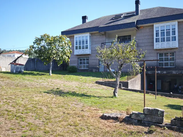 CHALET en perfecto estado conservación, con gran FINCA y a diez minutos del CENTRO de Santiago. — 8