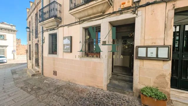 Negocio a pleno rendimiento en el casco antiguo de Cáceres — 40