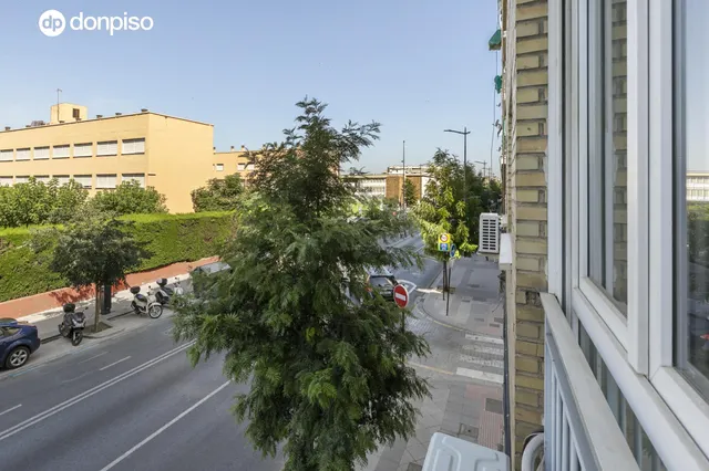 Espectacular Piso Reformado con Vistas Despejadas al Parque García Lorca (Zona Ronda - Arabial) — 18