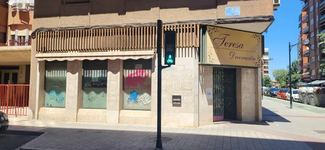 SE VENDE LOCAL COMERCIAL A 2 CALLES, CHAFLÁN EN ARQUITECTO VANDELVIRA. CON MULTITUD DE POSIBILIDADES — 4